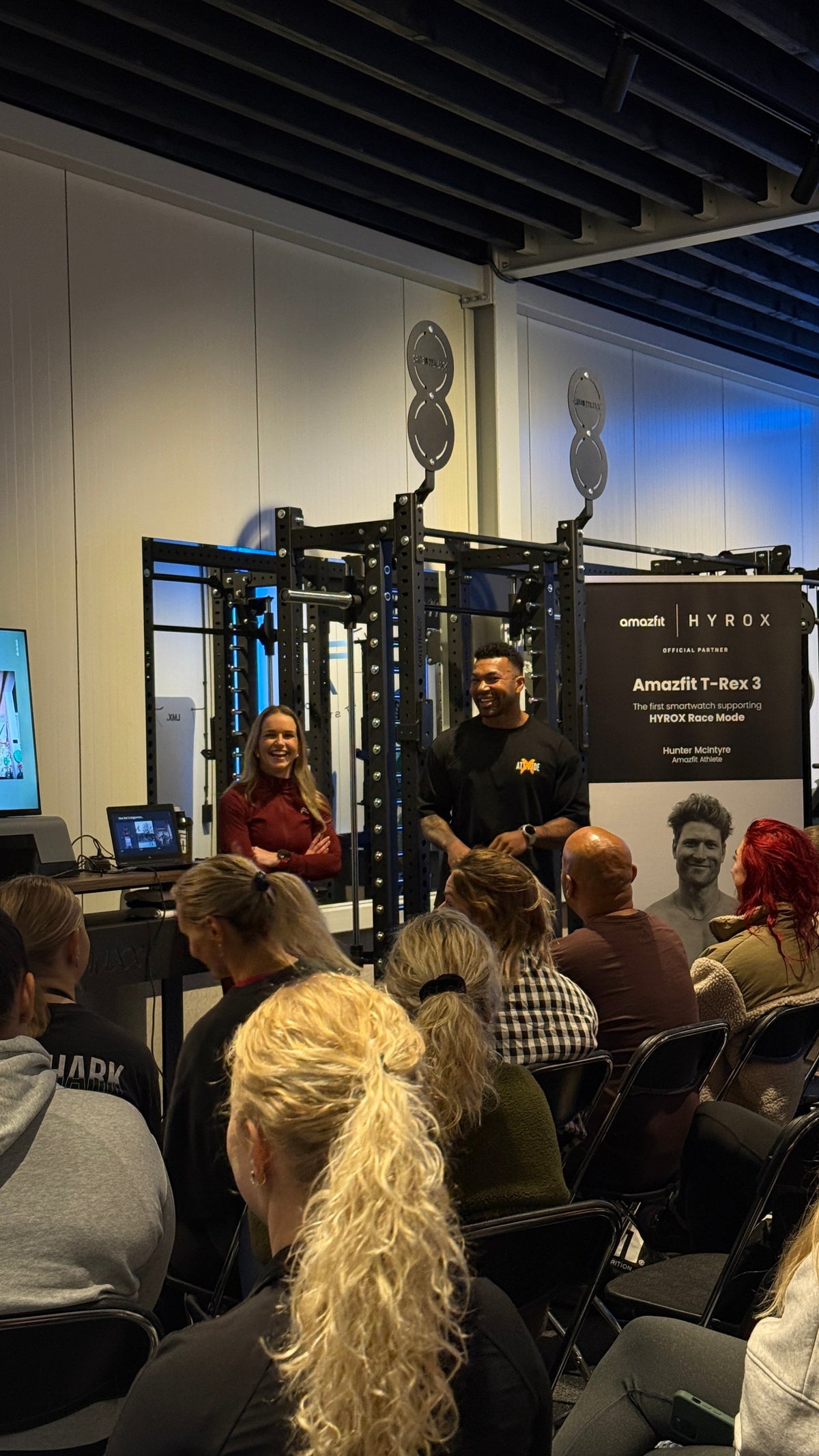 Yaenty en Ralph tijdens de HYROX clinic